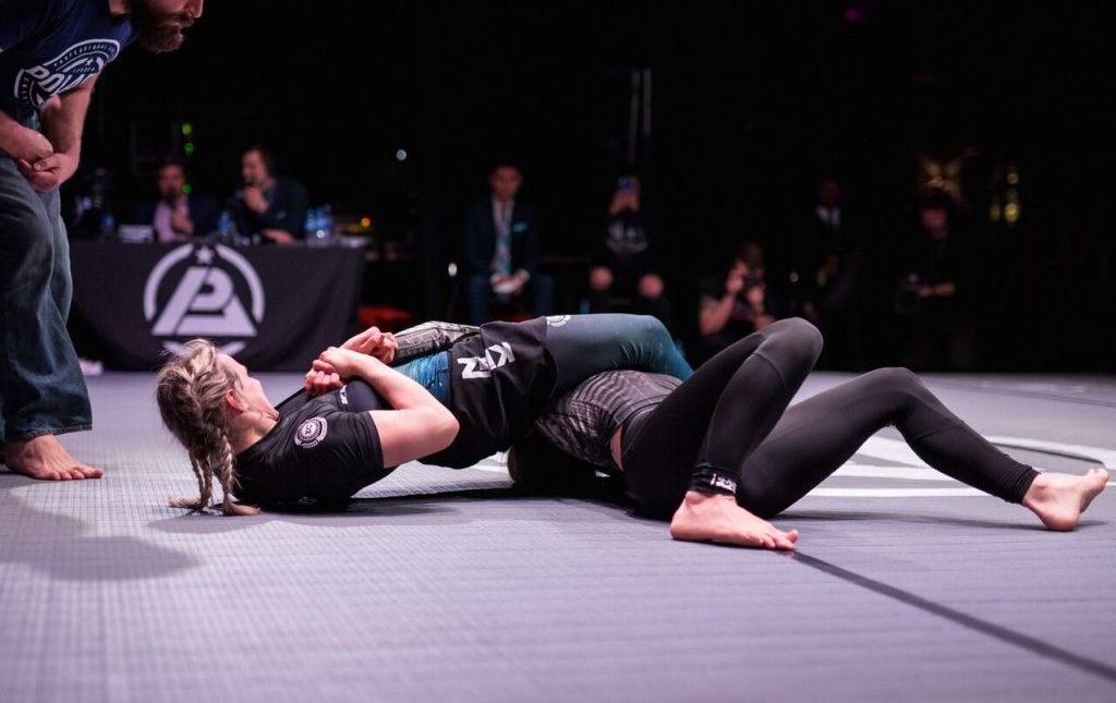 Ffion Armbars her opponent at Polaris